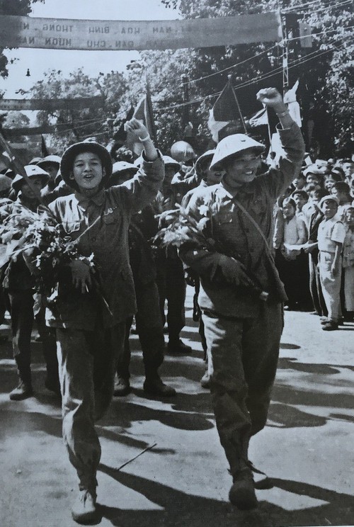 Wertvolle Fotos über den Tag der Befreiung der Hauptstadt am 10. Oktober 1954 - ảnh 6