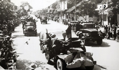 Wertvolle Fotos über den Tag der Befreiung der Hauptstadt am 10. Oktober 1954 - ảnh 7