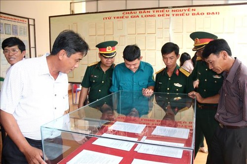 Ausstellung über Inselgruppen Truong Sa und Hoang Sa in Provinz Binh Thuan - ảnh 1