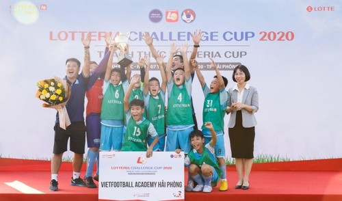 Vietfootball Academy gewinnt Qualifikationsrunde des Lotteria-Pokals Hai Phong - ảnh 1