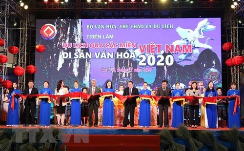 Eröffnung der Ausstellung “Tourismus durch vietnamesisches Kulturerbe 2020” - ảnh 1