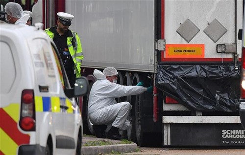 39 Tote im Container in Großbritannien: Zwei Männer wurden wegen Totschlags verurteilt - ảnh 1