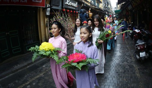 Neujahrsfest Tet der drei Regionen in der Altstadt Hanois - ảnh 1