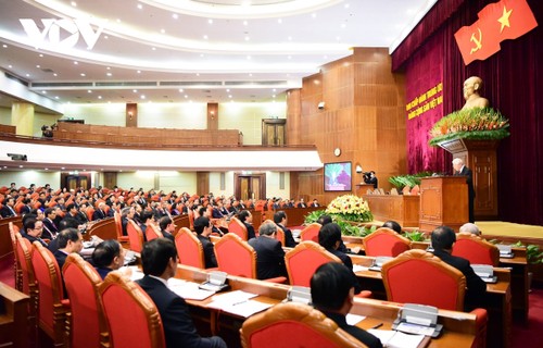 Abschluss der 15. ZK-Sitzung: Verabschiedung von Kandidaten für Schlüsselposten der Partei und des Staates  - ảnh 1
