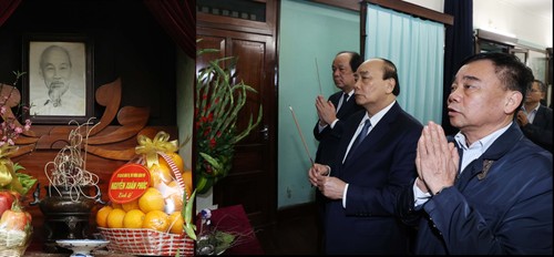 Premierminister zündet Räucherstäbchen für Präsident Ho Chi Minh im Präsidentenpalast an - ảnh 1