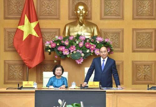 Premierminister Nguyen Xuan Phuc lobt die effektive Aktivität des Stipendienfonds Vu A Dinh  - ảnh 1