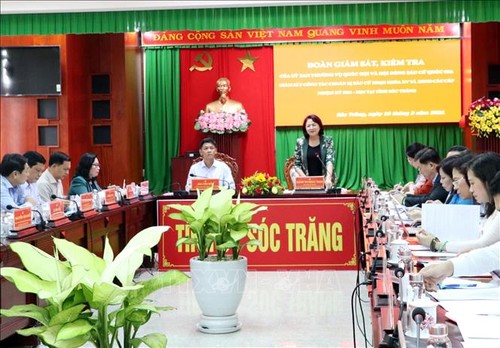 Vizestaatspräsidentin Dang Thi Ngoc Thinh überprüft die Wahlarbeit in der  Provinz Soc Trang - ảnh 1