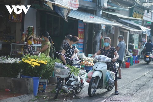 Einkauf der Hanoier für das Doan Ngo-Fest - ảnh 2