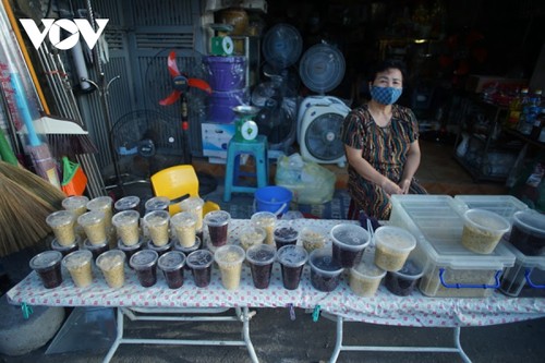 Einkauf der Hanoier für das Doan Ngo-Fest - ảnh 3