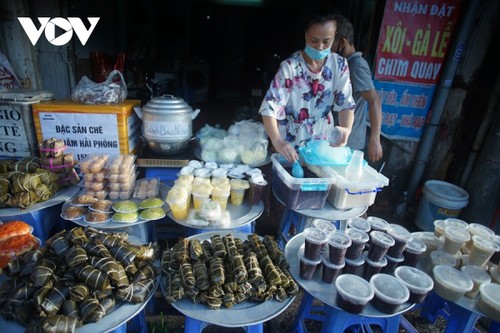Einkauf der Hanoier für das Doan Ngo-Fest - ảnh 6