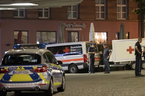 Deutschland verurteilt Messerattacke in Würzburg - ảnh 1