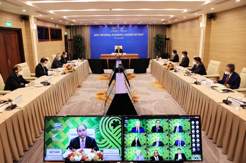 Staatspräsident Nguyen Xuan Phuc nennt drei wichtige Vorschläge für APEC-Zusammenarbeit  - ảnh 1