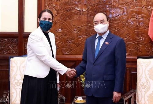 Staatspräsident Nguyen Xuan Phuc empfängt die neuseeländische Botschafterin in Vietnam - ảnh 1