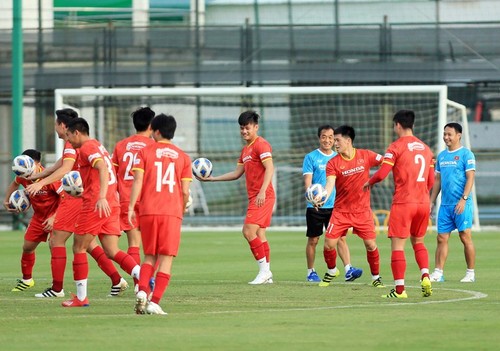 Vietnamesische Fußballmannschaft versammelt sich für Vorbereitung auf zwei Spiele im November - ảnh 1