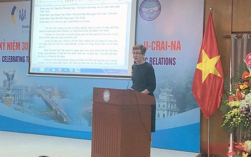 Feier zum 30. Jubiläum der Aufnahme diplomatischer Beziehungen zwischen Vietnam und Ukraine - ảnh 1