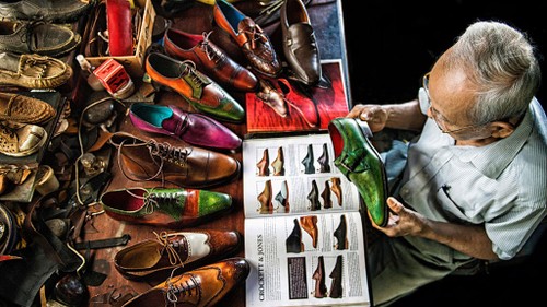 Fotoserie über den 90-jährigen Schuhmachers in Vietnam - ảnh 1