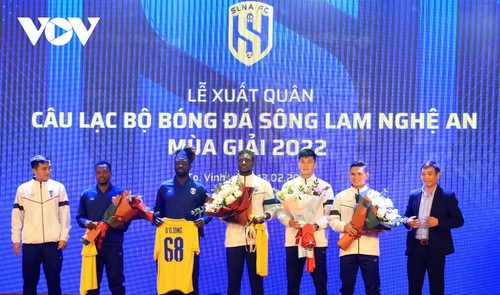 Fußballklub SLNA setzt sich zum Ziel, zu den Top 3 V-League 2022 zu gehören - ảnh 1