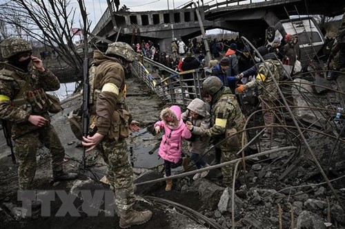 Schätzungsweise vier Millionen Menschen aus der Ukraine evakuieren - ảnh 1