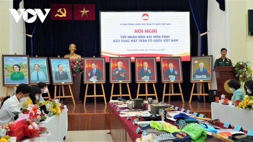 Museum der Vaterländischen Front Vietnams empfängt mehr als 600 wertvolle Gegenstände - ảnh 1