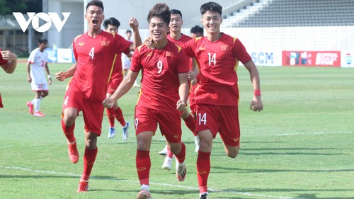 Vietnamesische U19-Fußballmannschaft gewinnt gegen philippinische U19-Mannschaft - ảnh 1