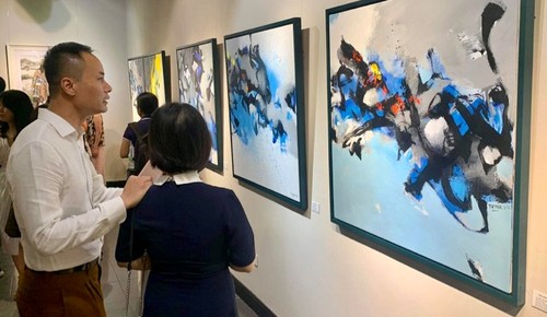 Die fünfte Ausstellung „Verbindung” der Maler der drei Regionen - ảnh 1