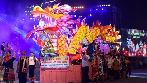 Ausstellung von 50 großen Laternen beim Thanh Tuyen-Fest - ảnh 1