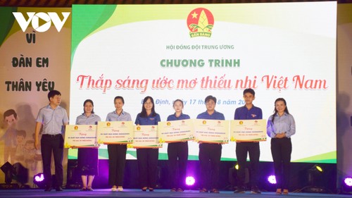 Zentraler Kameradenverband veranstaltet Programm zur Förderung der Träume vietnamesischer Kinder - ảnh 1