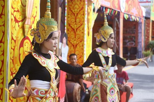 Ausstellung der traditionellen Kultur der Volksgruppe der Khmer im Süden - ảnh 1