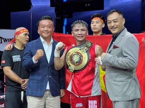 Boxer Le Huu Toan verteidigt erfolgreich den Gürtel des WBA Asien - ảnh 1