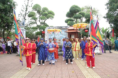 Binh Dinh erhält Urkunde zur Anerkennung des Chua Ba-Fests als nationales immaterielles Kulturerbe  - ảnh 1