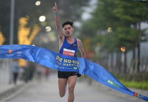 Neuer Rekord der Teilnehmer im Tay Ho-Halbmarathon 2023 - ảnh 1