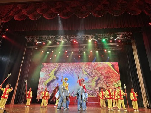 Musical-Wettbewerb in Englisch über vietnamesische Geschichte - ảnh 1