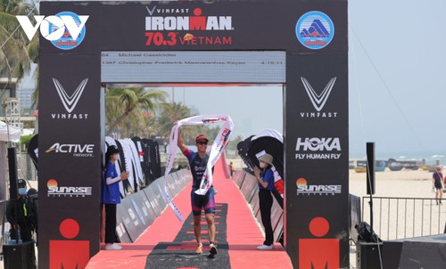 Mehr als 3000 Sportler beteiligen sich an VinFast Ironman-Triathlon - ảnh 1