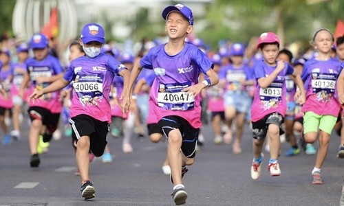 11.000 Läufer beteiligen sich an Marathonlauf Marvelous Nha Trang 2023  - ảnh 1