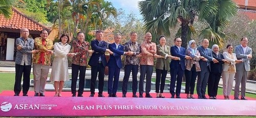 43. ASEAN-Gipfel diskutiert über regionale Sicherheitsfrage - ảnh 1