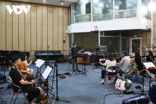 VOV-Orchester übt für Kunstprogramm in Khanh Hoa - ảnh 1
