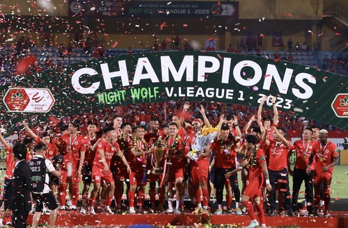 V-league 2023: Fußballklub der Hanoier Polizei gewinnt den Meistertitel - ảnh 1