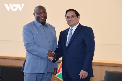 Premierminister Pham Minh Chinh trifft den burundischen Präsidenten Ndayishimiye - ảnh 1