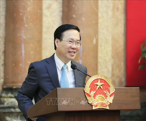 Staatspräsident Vo Van Thuong trift Vertreter des Stipendienfonds Vu A Dinh  - ảnh 1