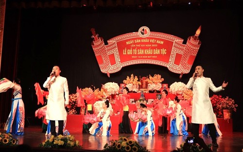 Vietnamesische Künstler feiern den Tag der vietnamesischen Bühnenkunst 2023 - ảnh 1