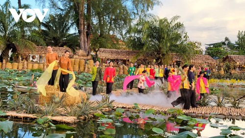 Festival für die Ba Ba-Bluse in Hau Giang eröffnet - ảnh 1