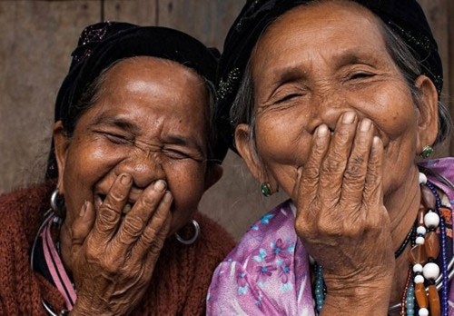 Das Lächeln der alten Menschen in bergigen Gebieten - ảnh 2