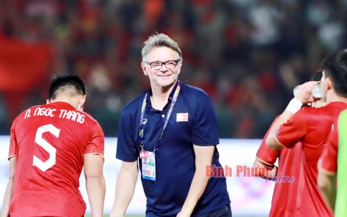  Philippe Troussier steht in Liste der zehn besten Trainer in der Geschichte von Asien Cup  - ảnh 1