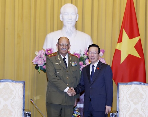 Staatspräsident Vo Van Thuong empfängt den kubanischen Generalstabschef Roberto Legrá Sotolongo - ảnh 1