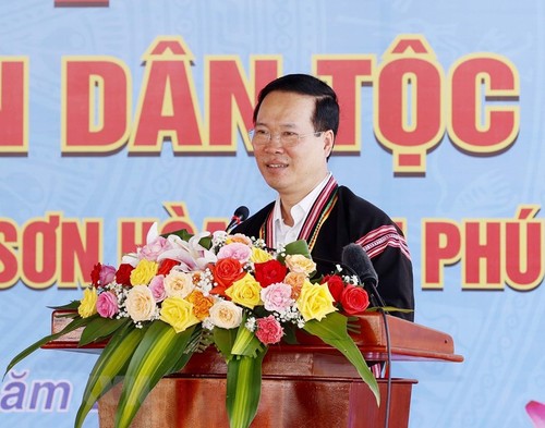 Staatspräsident Vo Van Thuong zu Gast beim Festtag der nationalen Solidarität in Phu Yen - ảnh 1