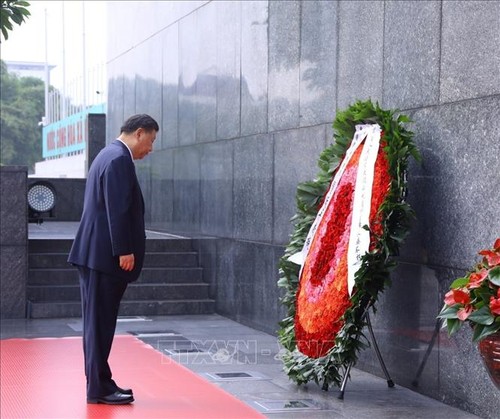 Chinas Staatspräsident Xi Jinping besucht Ho Chi Minh-Mausoleum - ảnh 1