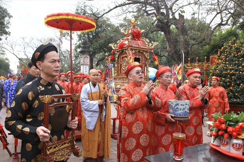 Umzugszeremonie ehrt Tradition der Vorfahren der Tran-Dynastie  - ảnh 1