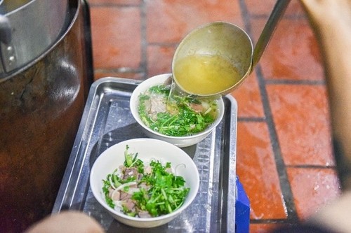 Business Insider: Fünf Street Food-Läden in Hanoi sollten in der Michelin-Liste sein - ảnh 4