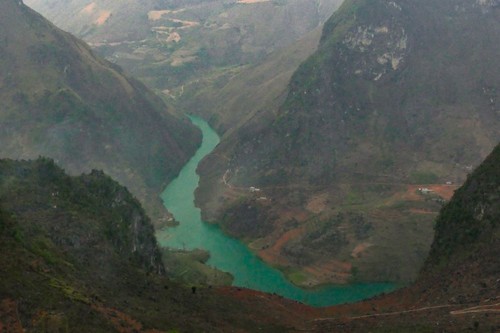Nho Que-Fluss – ein grüner Seidenstreifen auf dem Kalkplateau Dong Van - ảnh 1