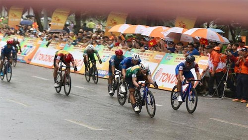 Tran Tuan Kiet ist Gewinner der 5. Etappe des Radrennens um Pokal von Ho Chi Minh Stadt-Fernsehsender 2024 - ảnh 1